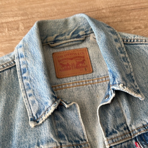 Women’s Levi’s Denim Jacket - Picture 2 of 3